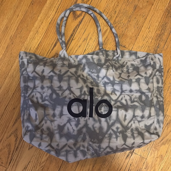 ALO Yoga Tote Bag - Picture 3 of 3